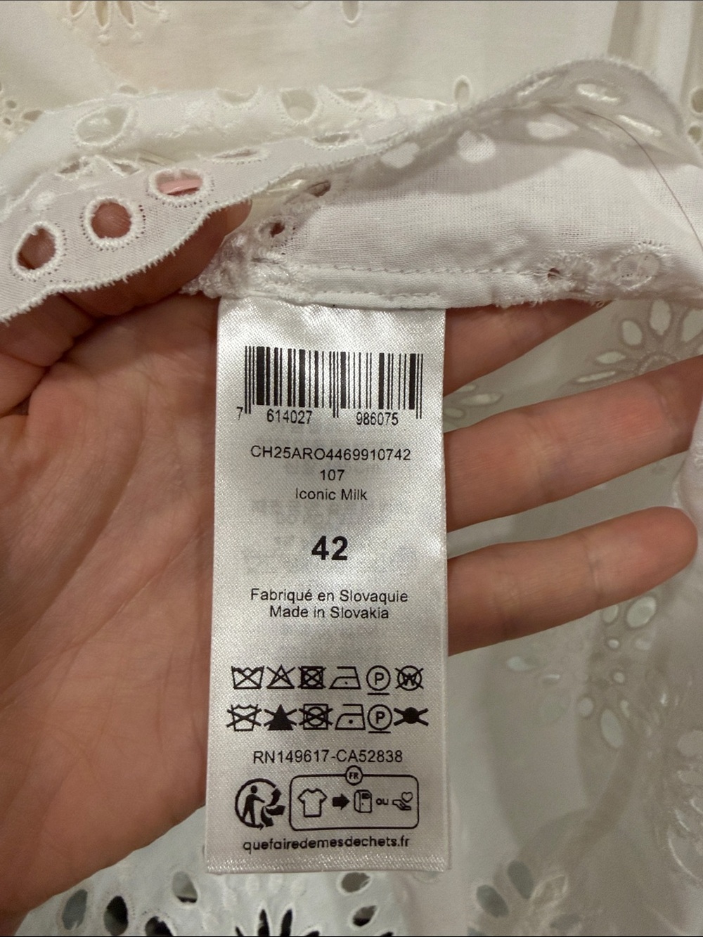 NWT CHLOE sz 42 / US 10
Scalloped Eyelet-Embroidered Mini Shift Dress - Picture 10 of 11